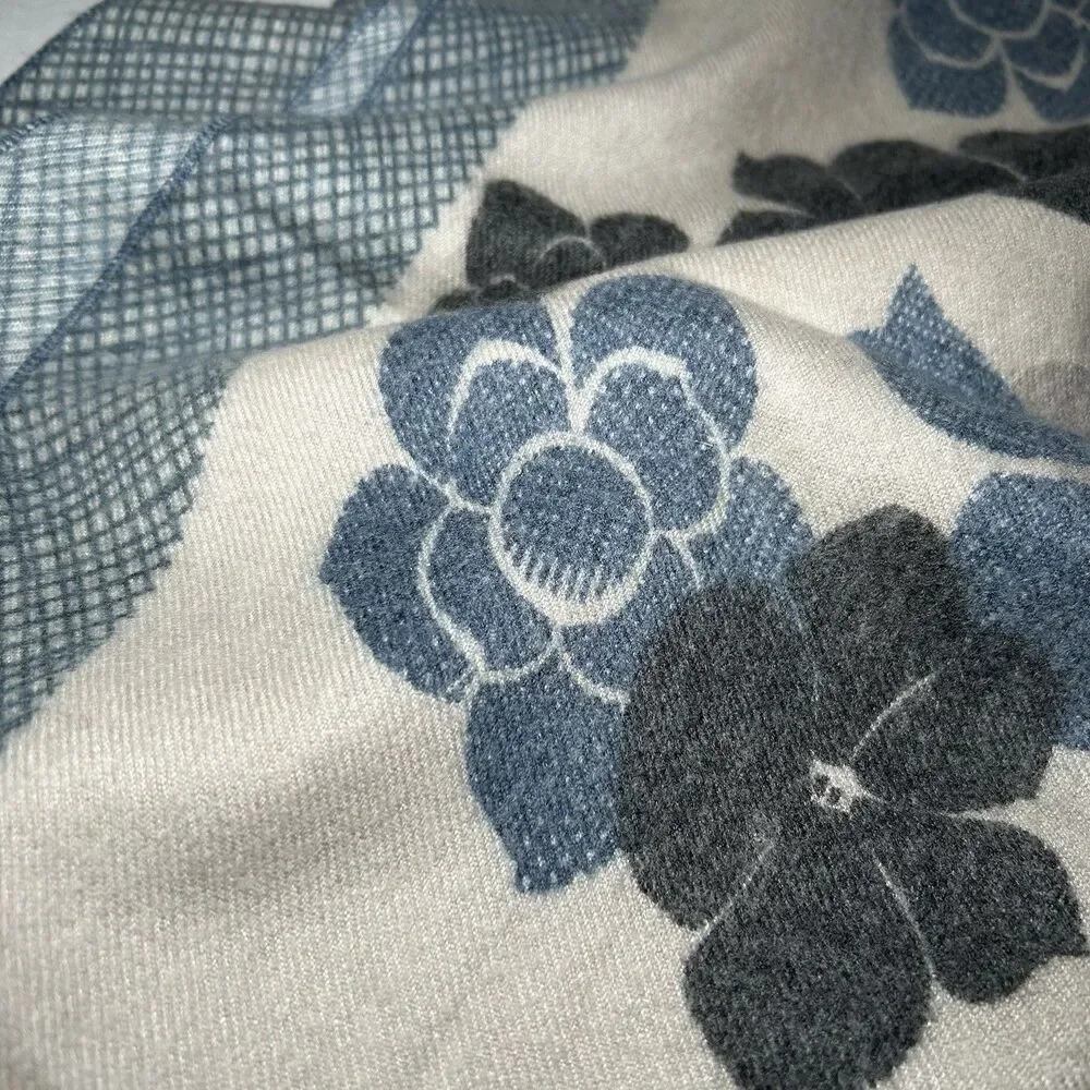 Zelly Pashmina style cashmere / cotton blend scarf in a blue floral print, Chic
